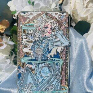 Trad winter wonderland blue in hand
